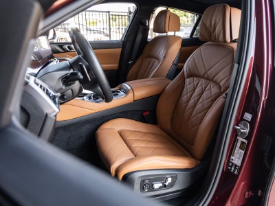 2025 BMW X6 M60i
