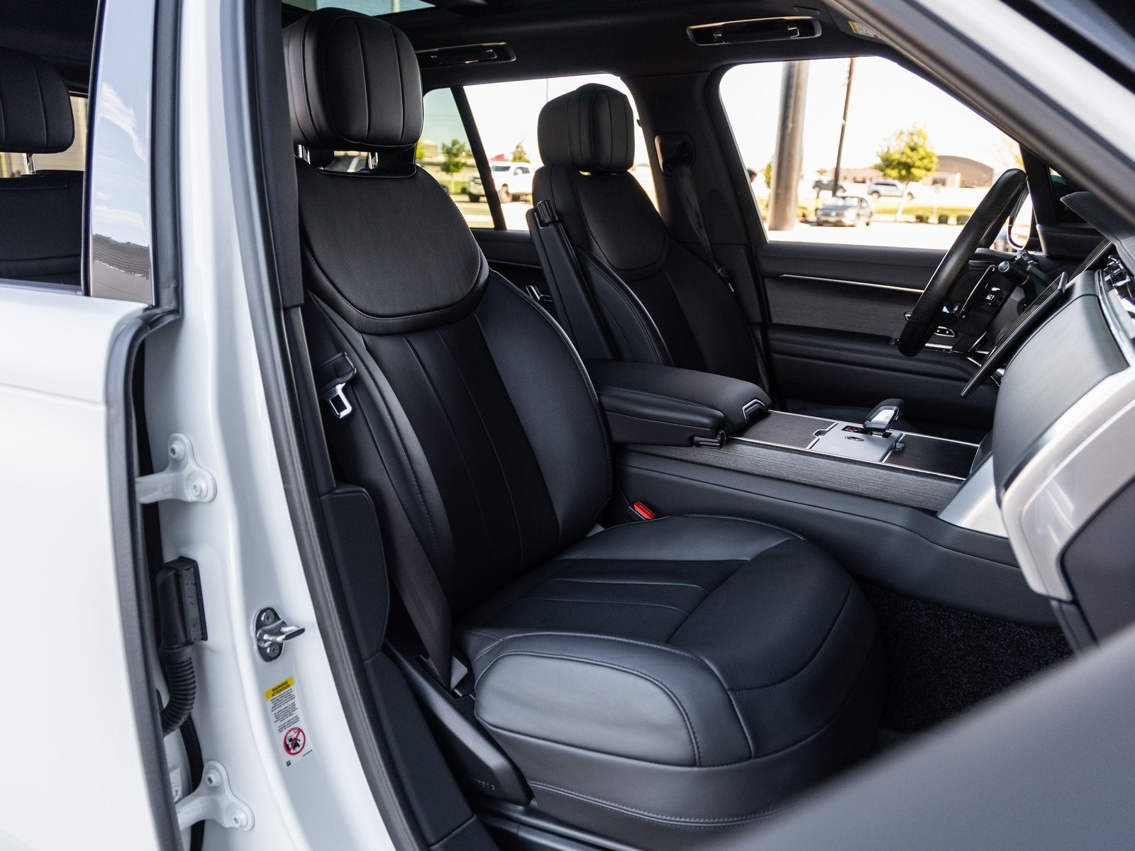 2025 Land Rover Range Rover SE