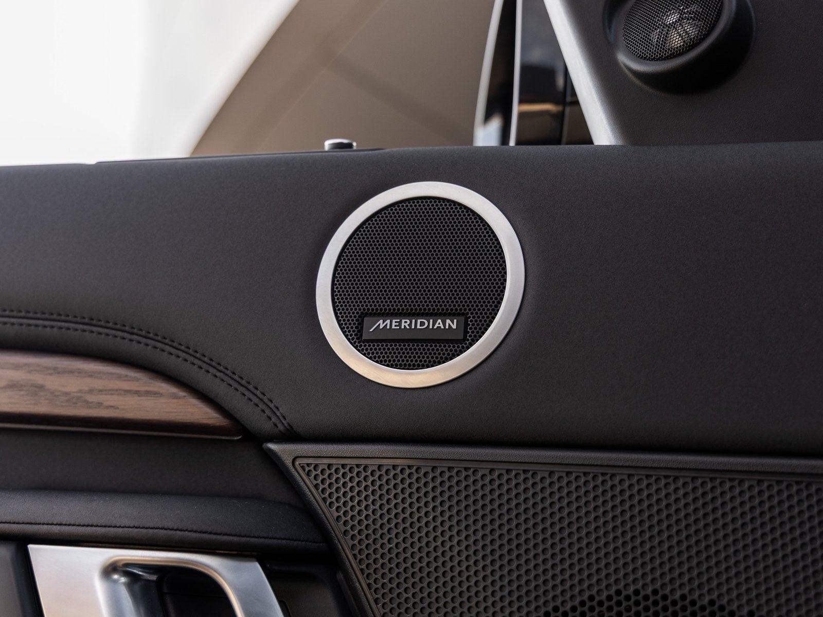 2020 Land Rover Discovery HSE