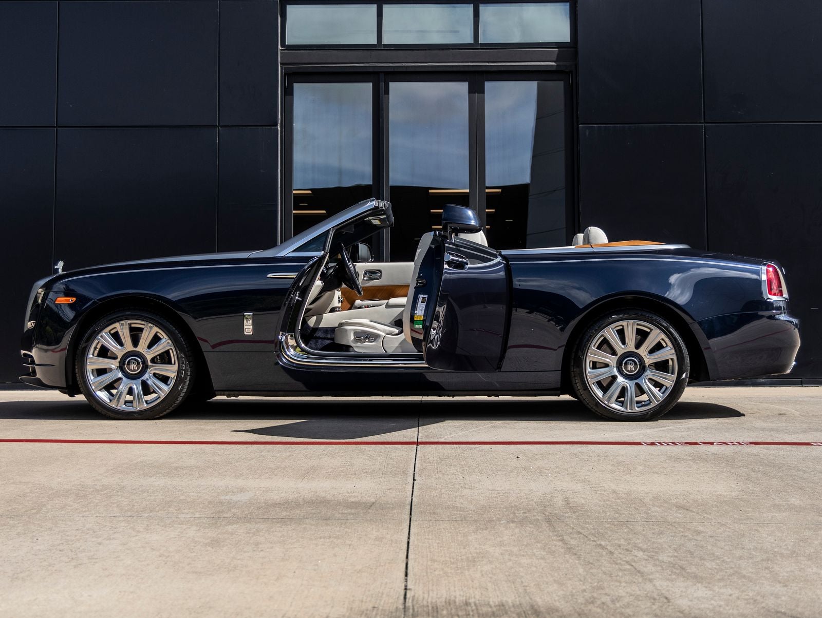 2016 Rolls-Royce Dawn Base