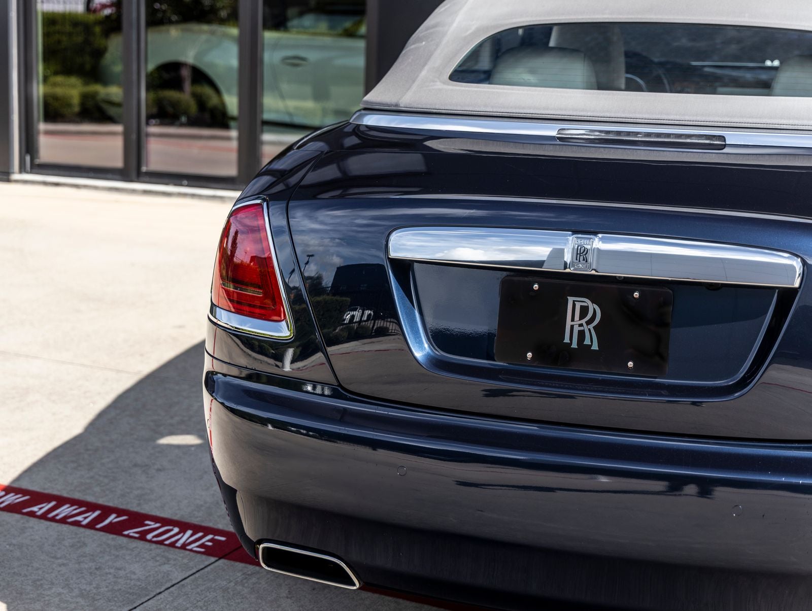 2016 Rolls-Royce Dawn Base