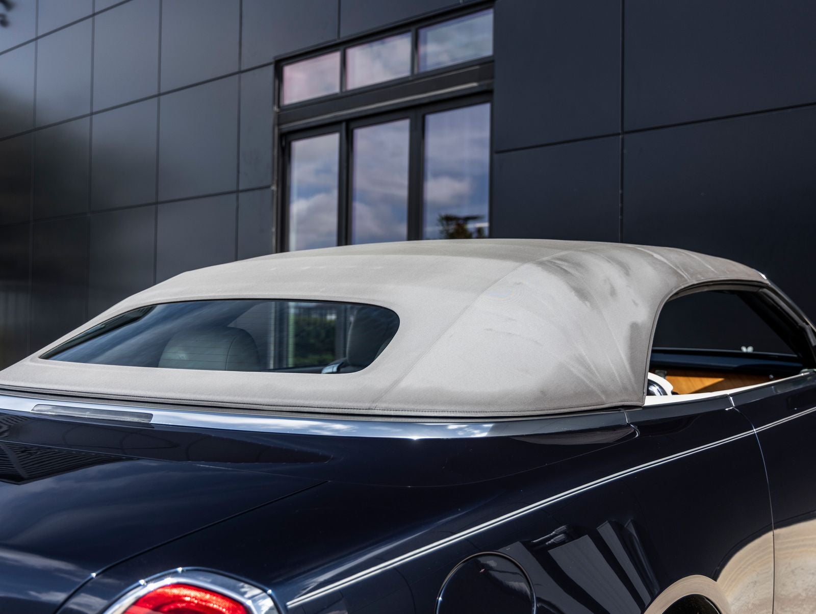 2016 Rolls-Royce Dawn Base