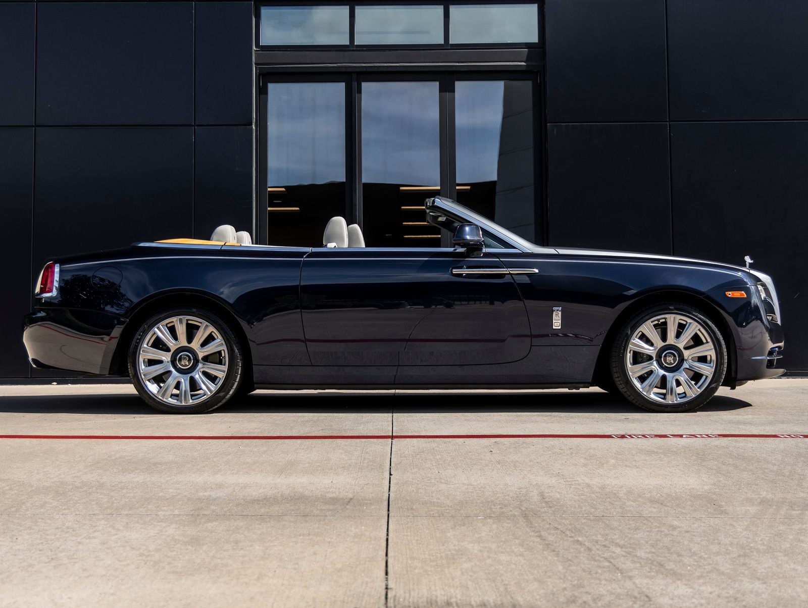 2016 Rolls-Royce Dawn Base
