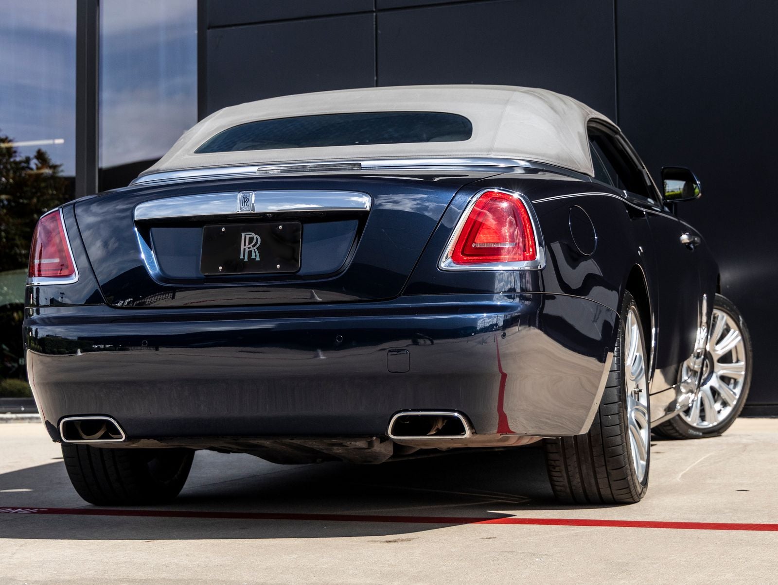 2016 Rolls-Royce Dawn Base