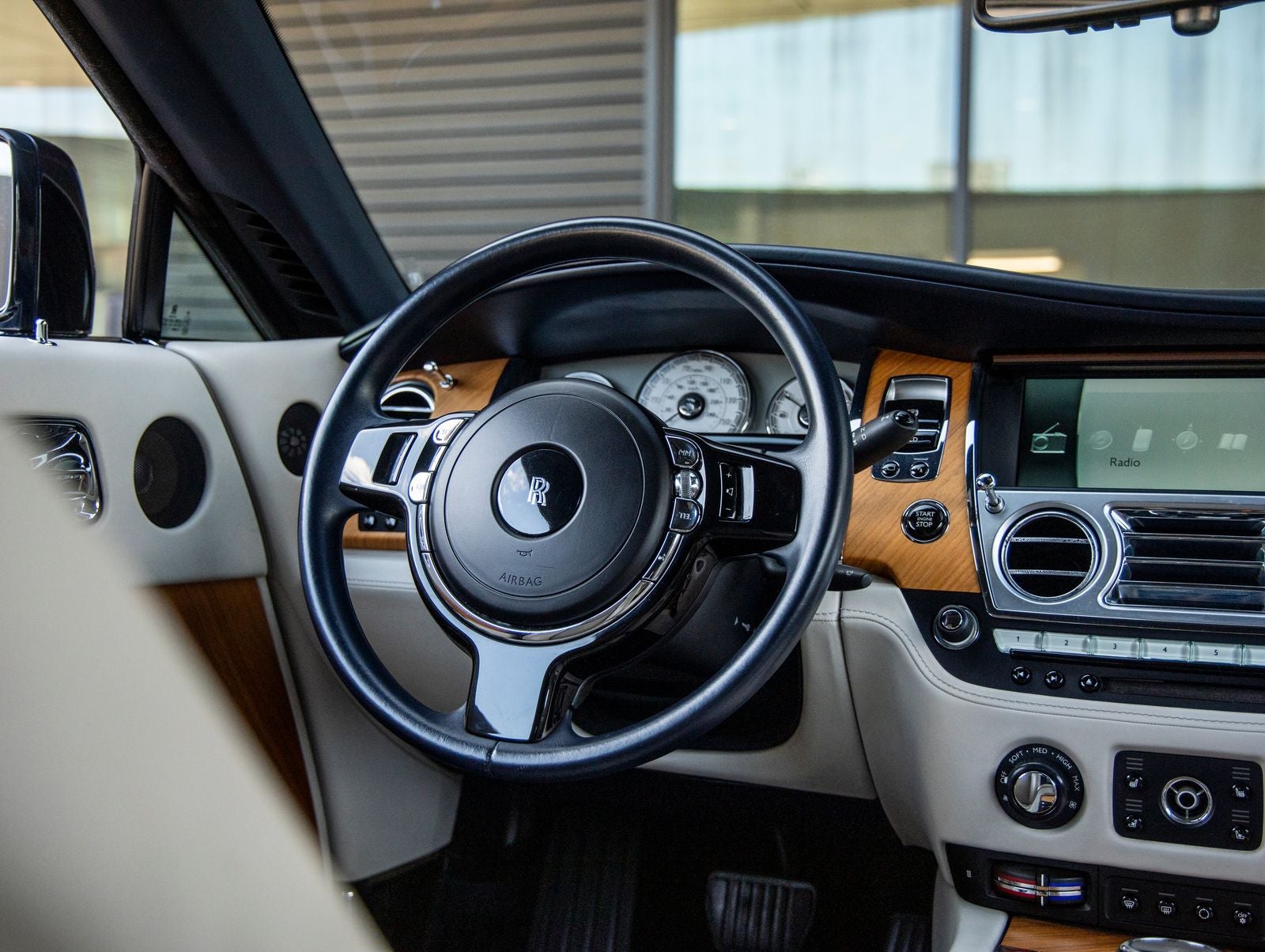 2016 Rolls-Royce Dawn Base