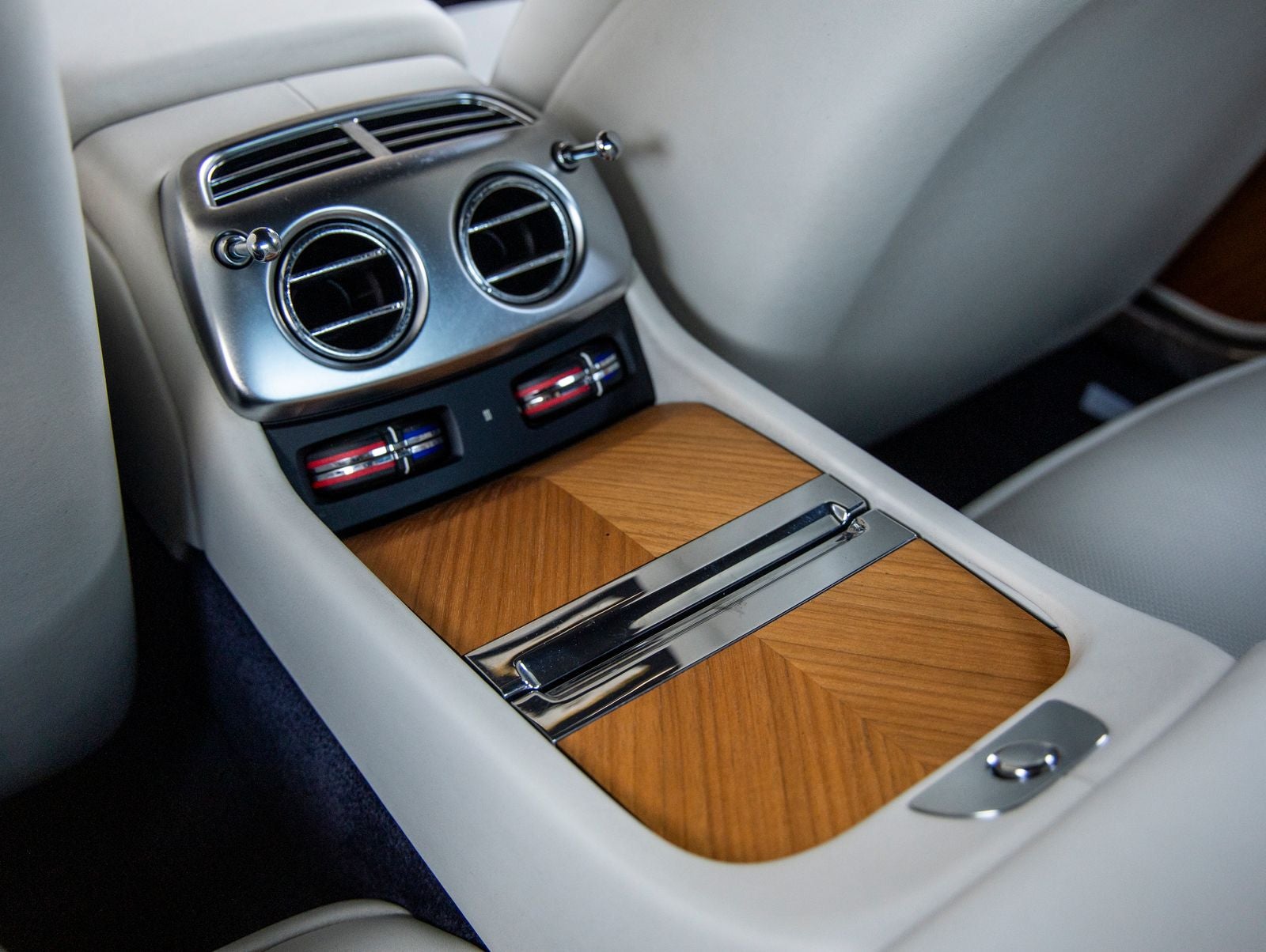 2016 Rolls-Royce Dawn Base