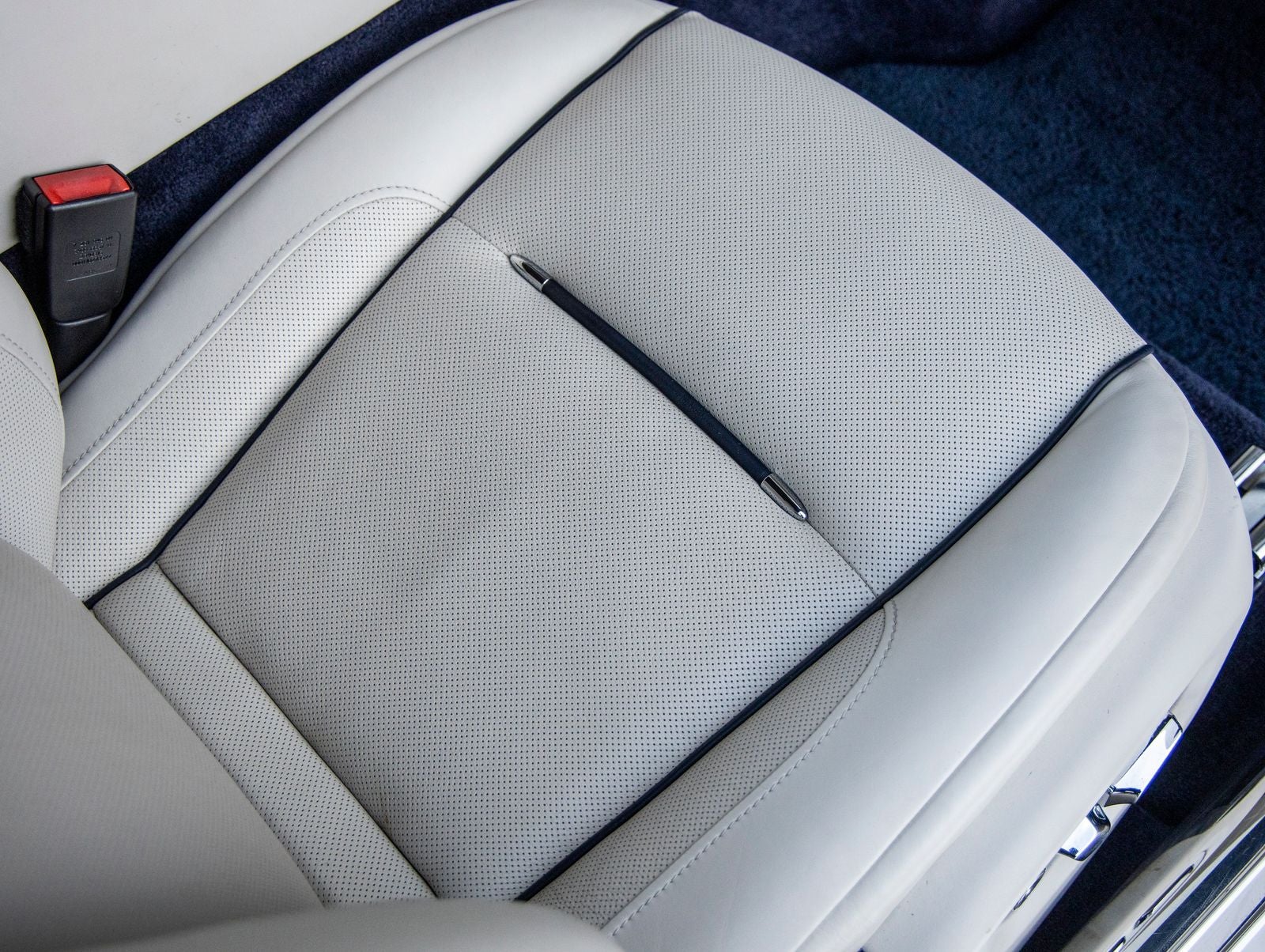 2016 Rolls-Royce Dawn Base