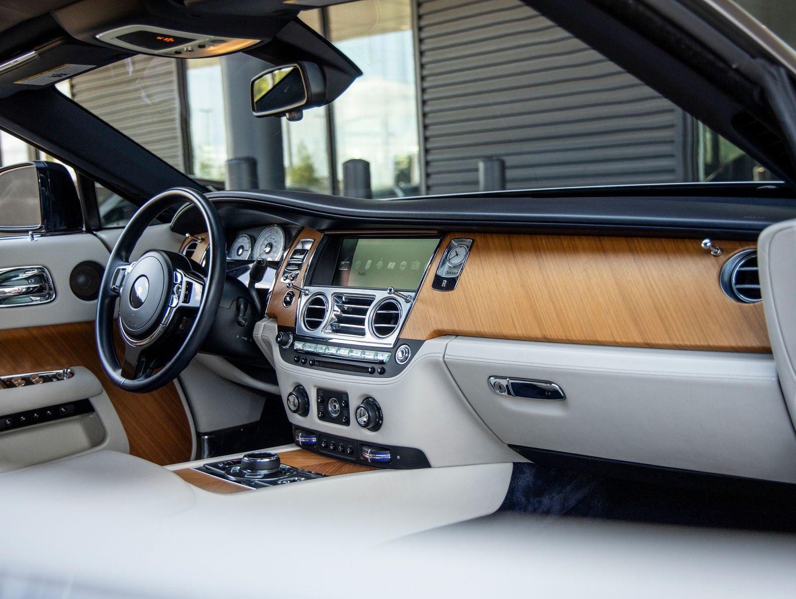 2016 Rolls-Royce Dawn Base