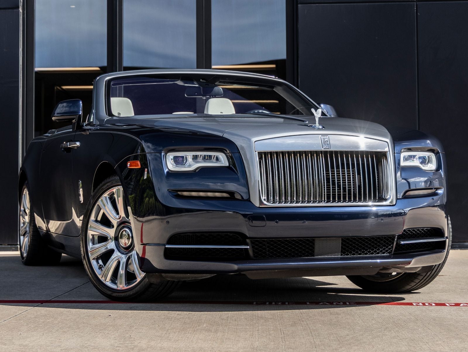 2016 Rolls-Royce Dawn Base