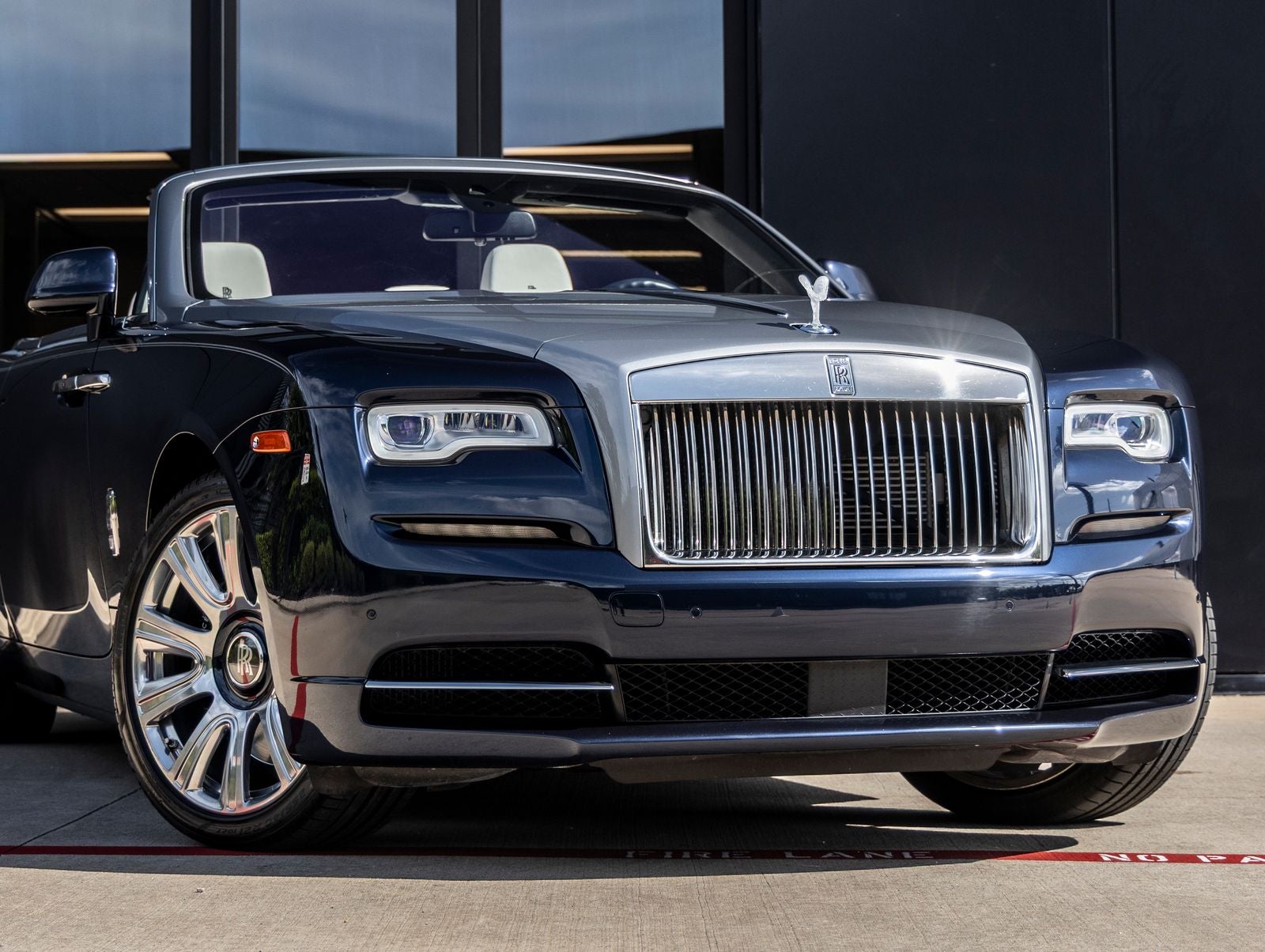 2016 Rolls-Royce Dawn Base