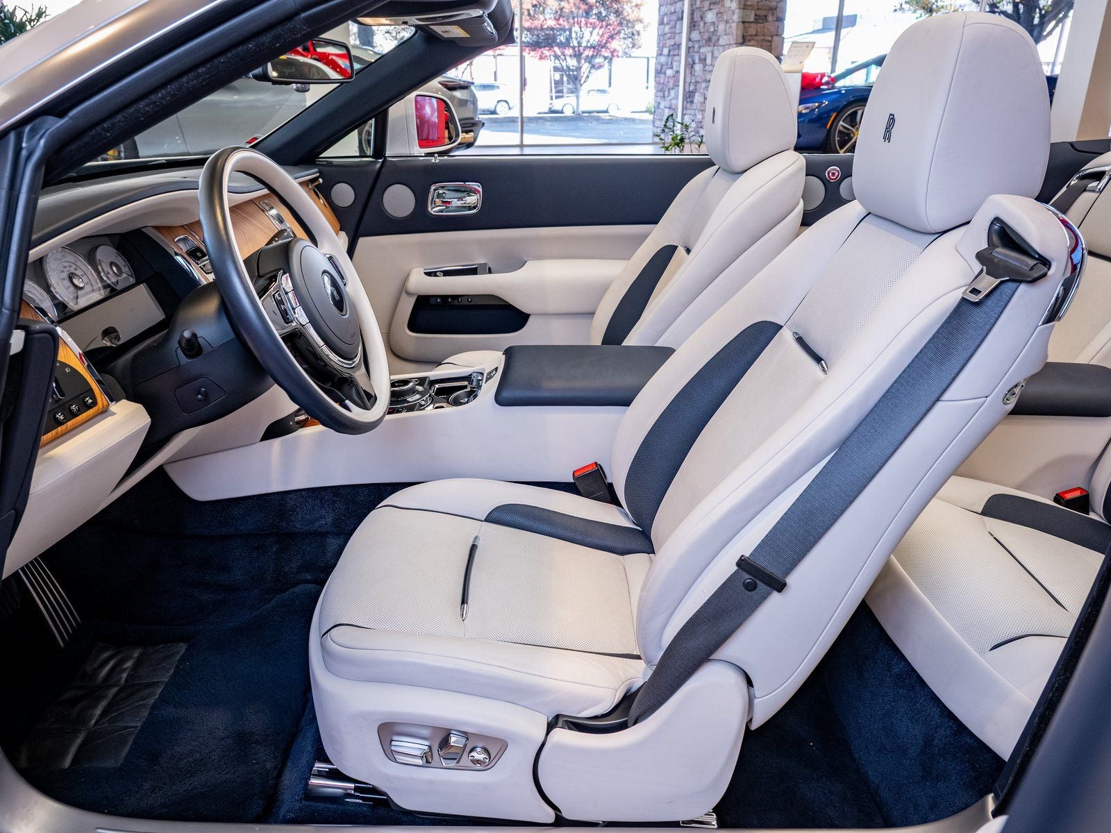 2018 Rolls-Royce Dawn Base