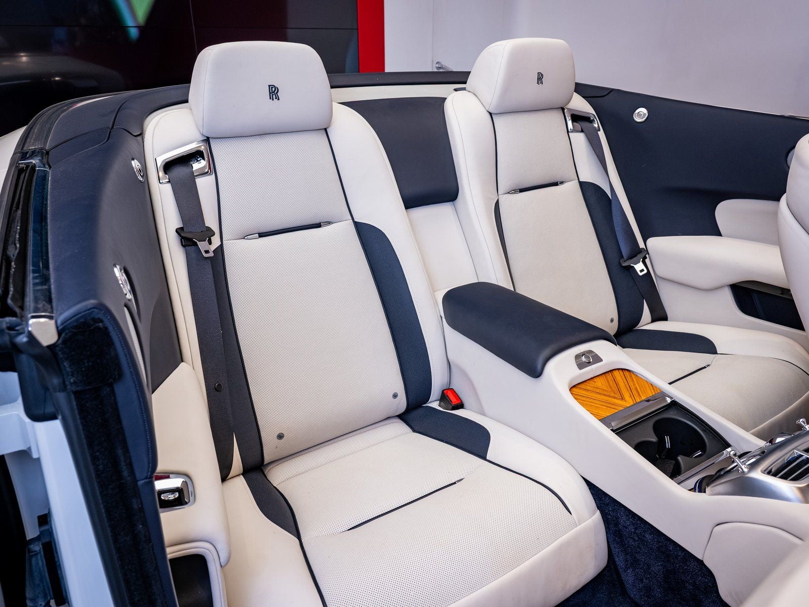 2018 Rolls-Royce Dawn Base