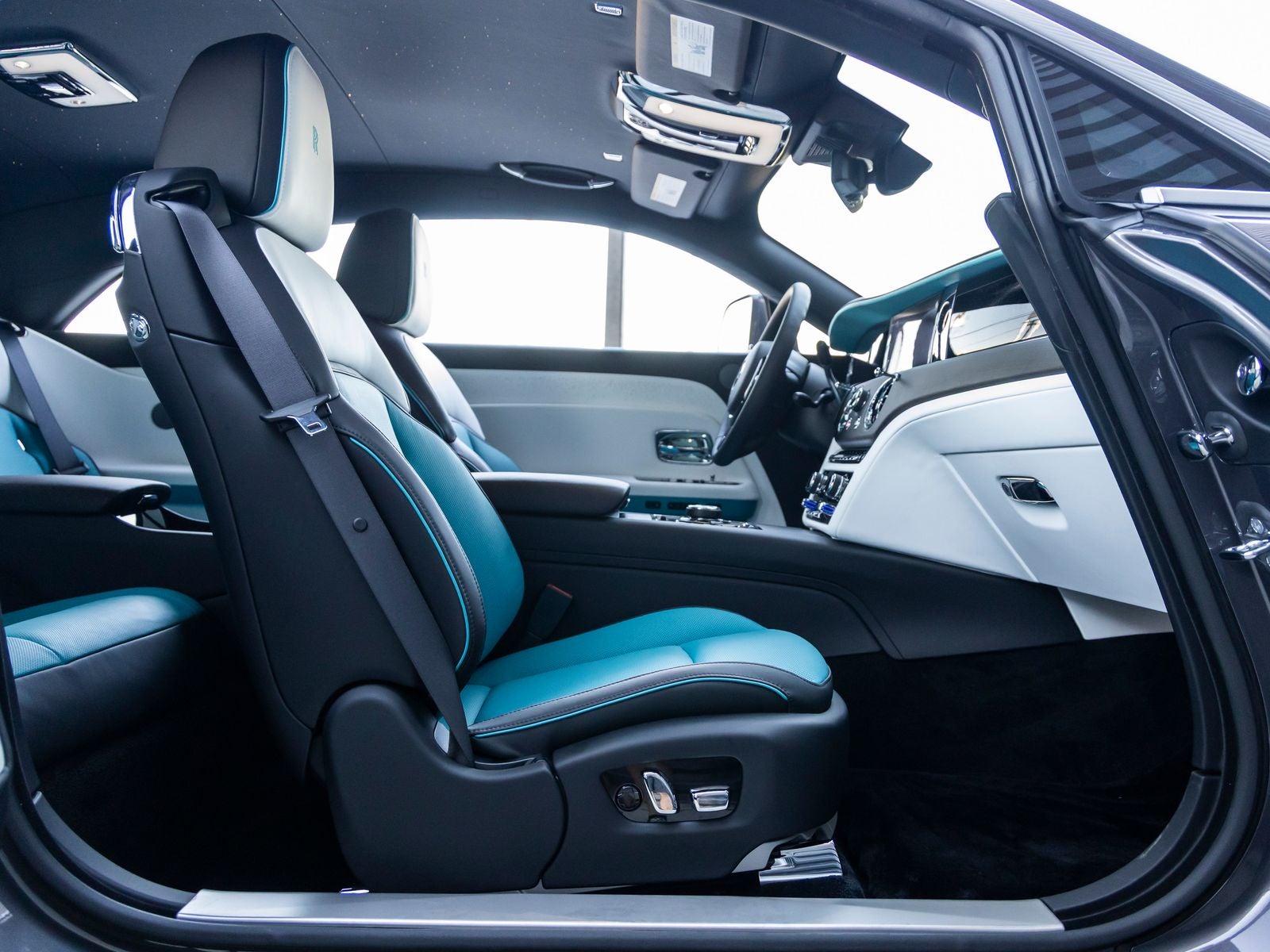 2025 Rolls-Royce Spectre 