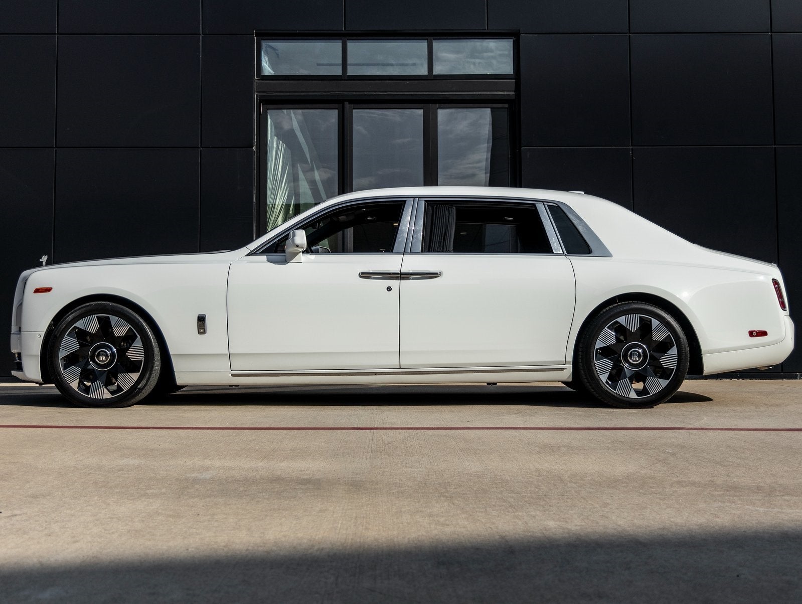 2022 Rolls-Royce Phantom Base