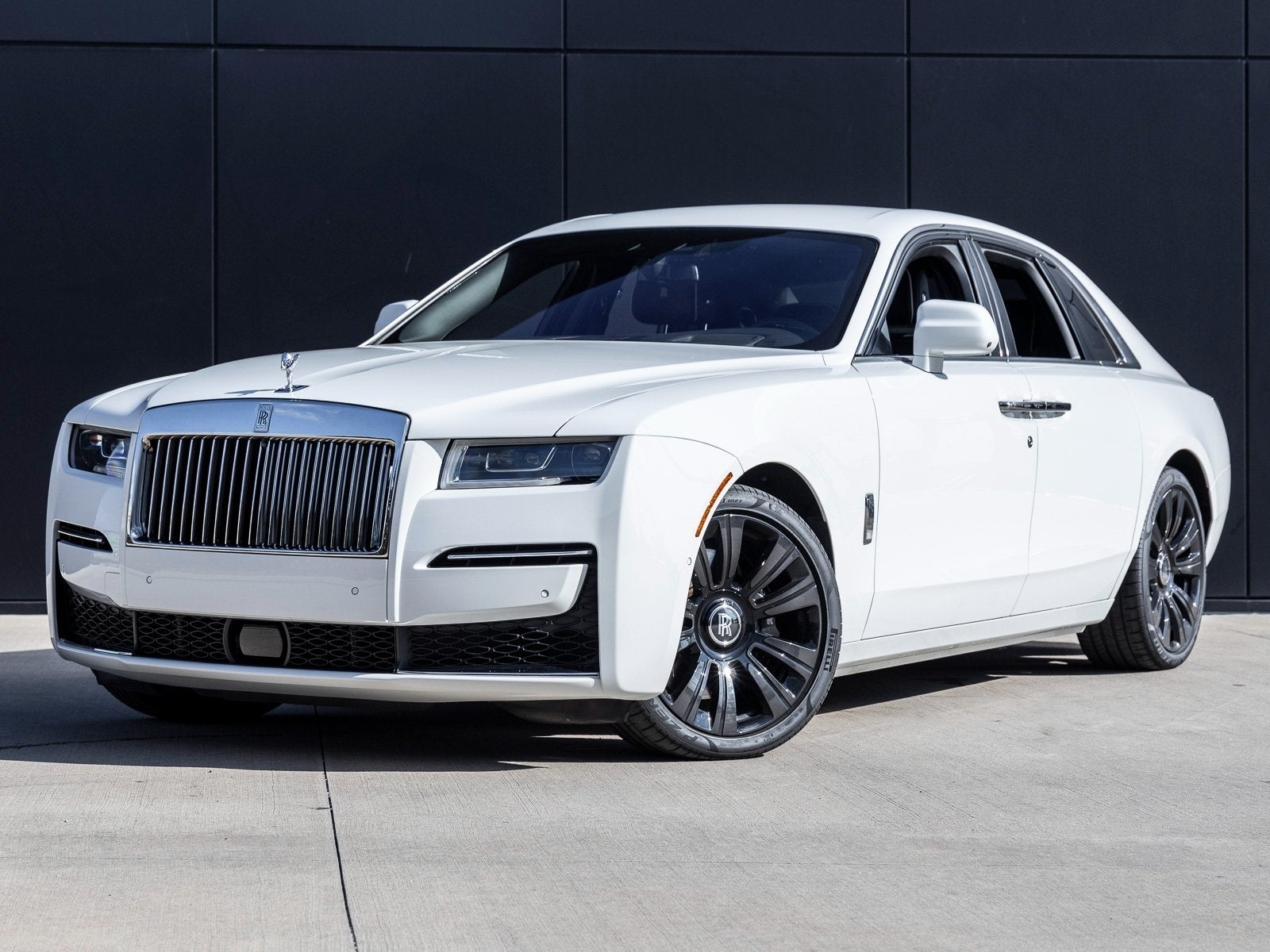 White Rolls Royce Ghost - Lifestyle Chauffeur