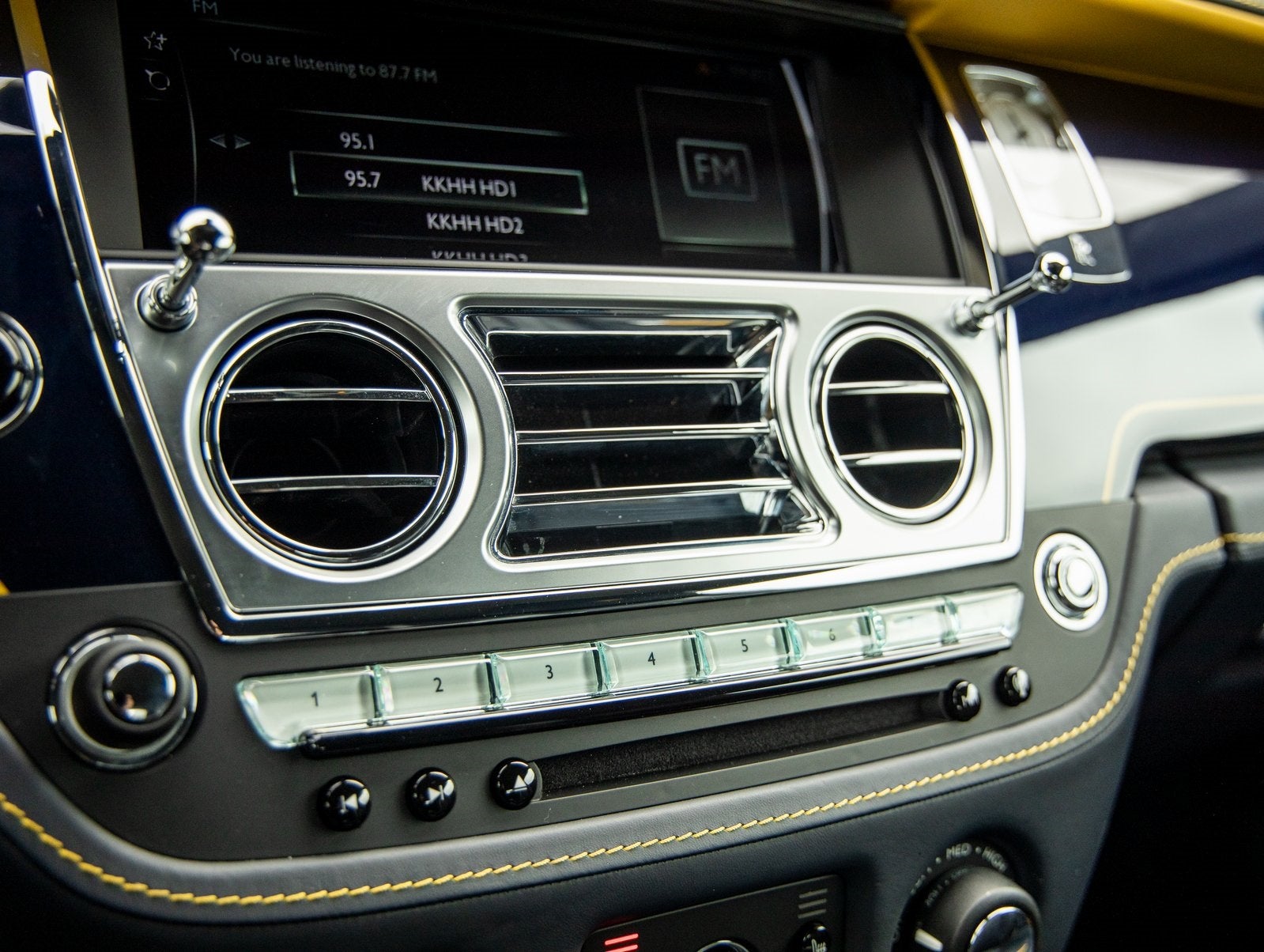 2021 Rolls-Royce Dawn Base