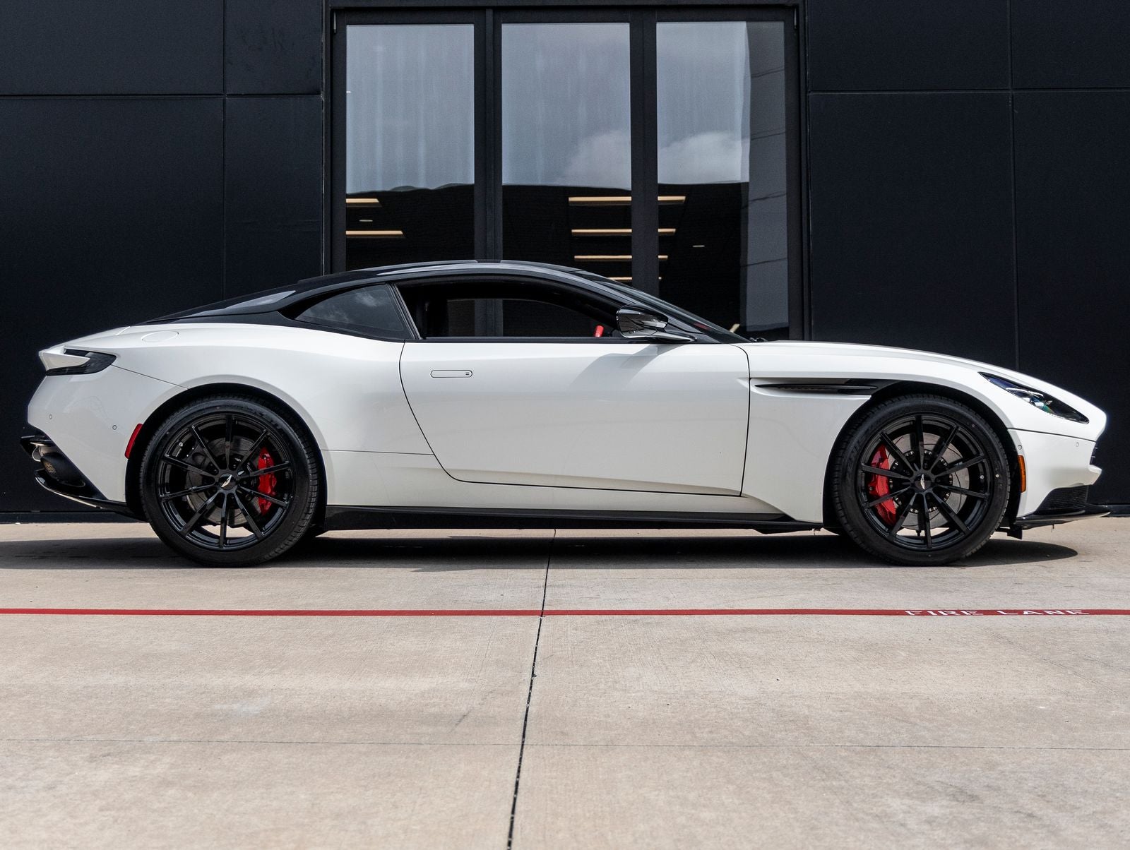2022 Aston Martin DB11 Base