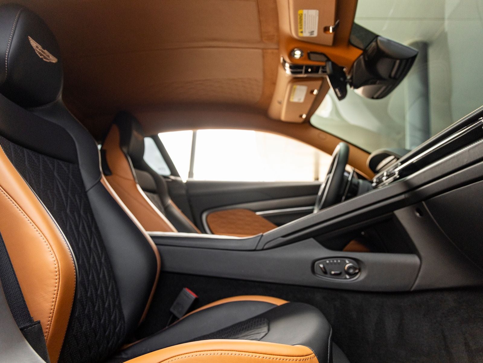 2025 Aston Martin DB12 Base