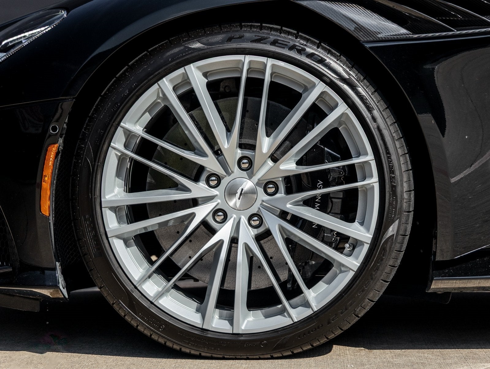 2022 Aston Martin DBS Superleggera