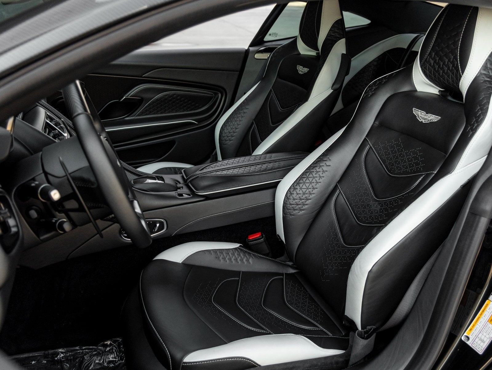 2022 Aston Martin DBS Superleggera