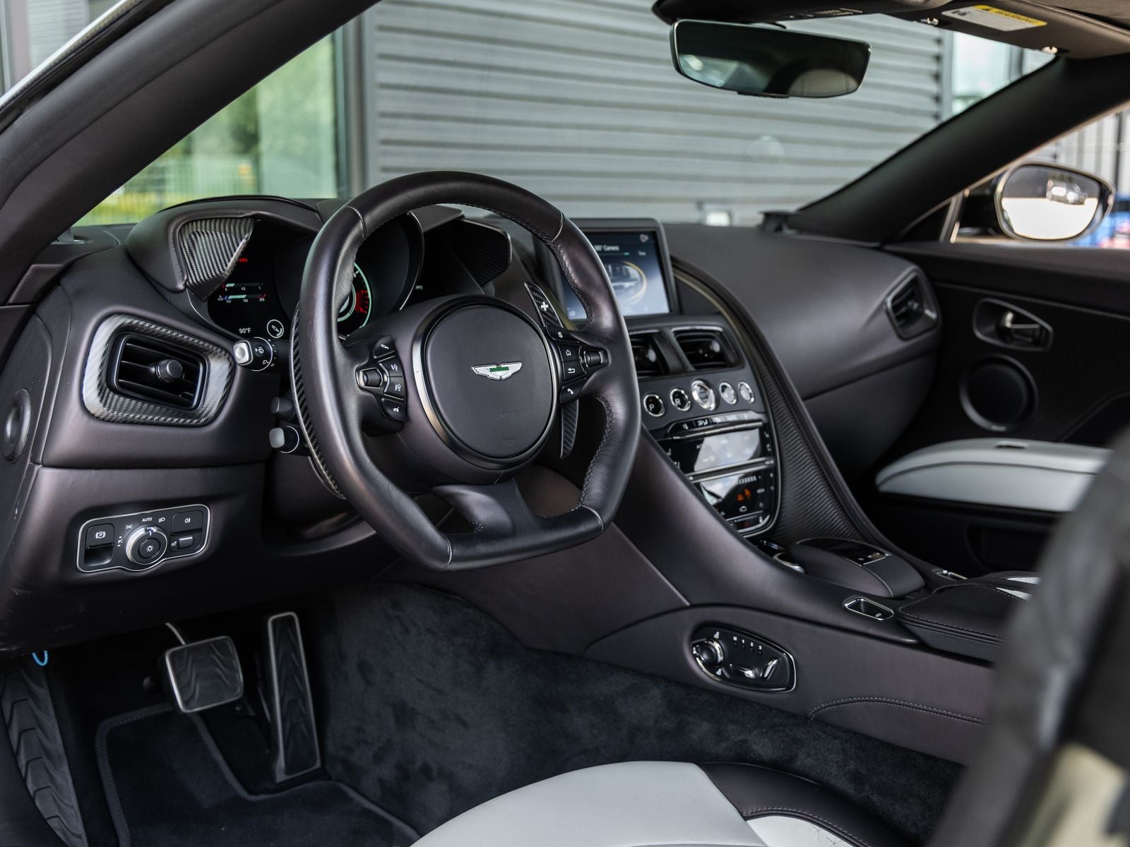 2023 Aston Martin DBS Volante