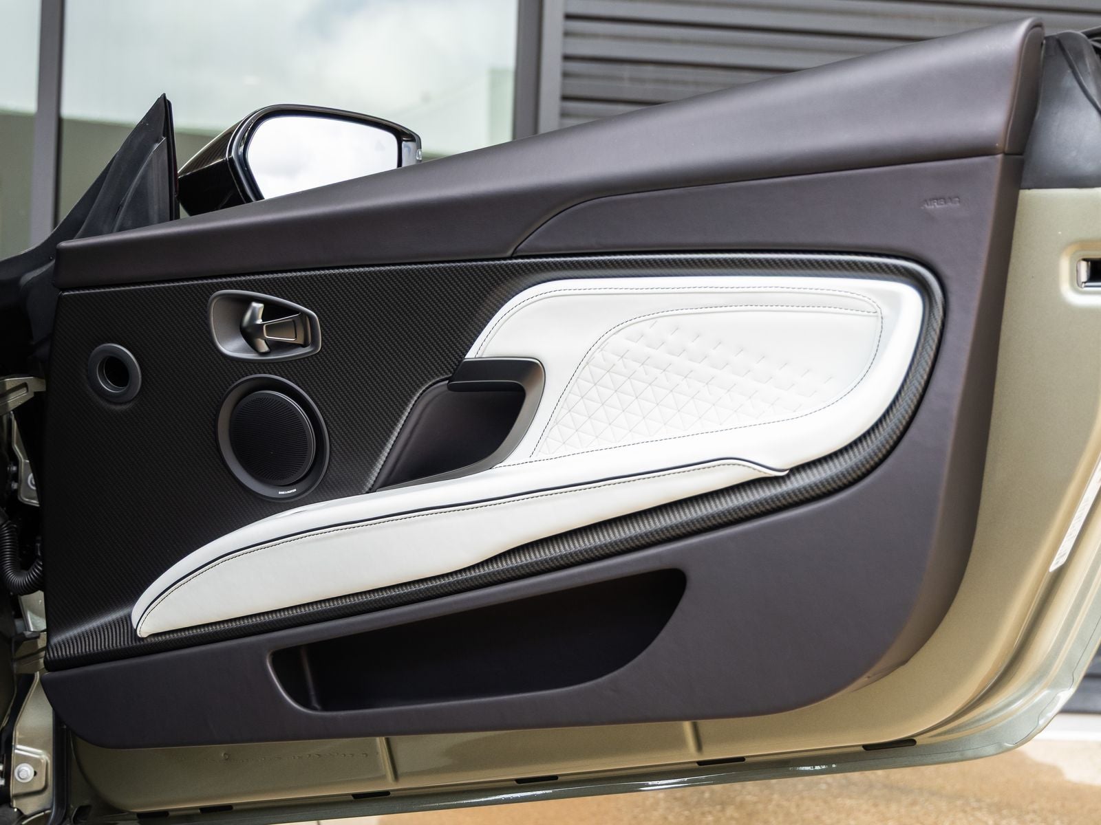 2023 Aston Martin DBS Volante