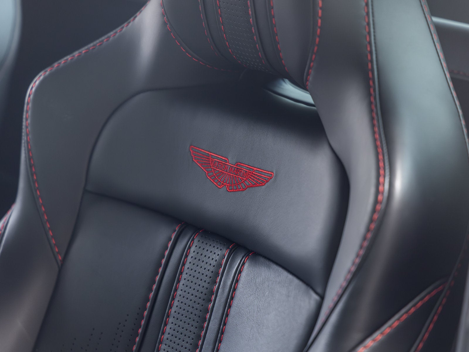 2023 Aston Martin Vantage Base