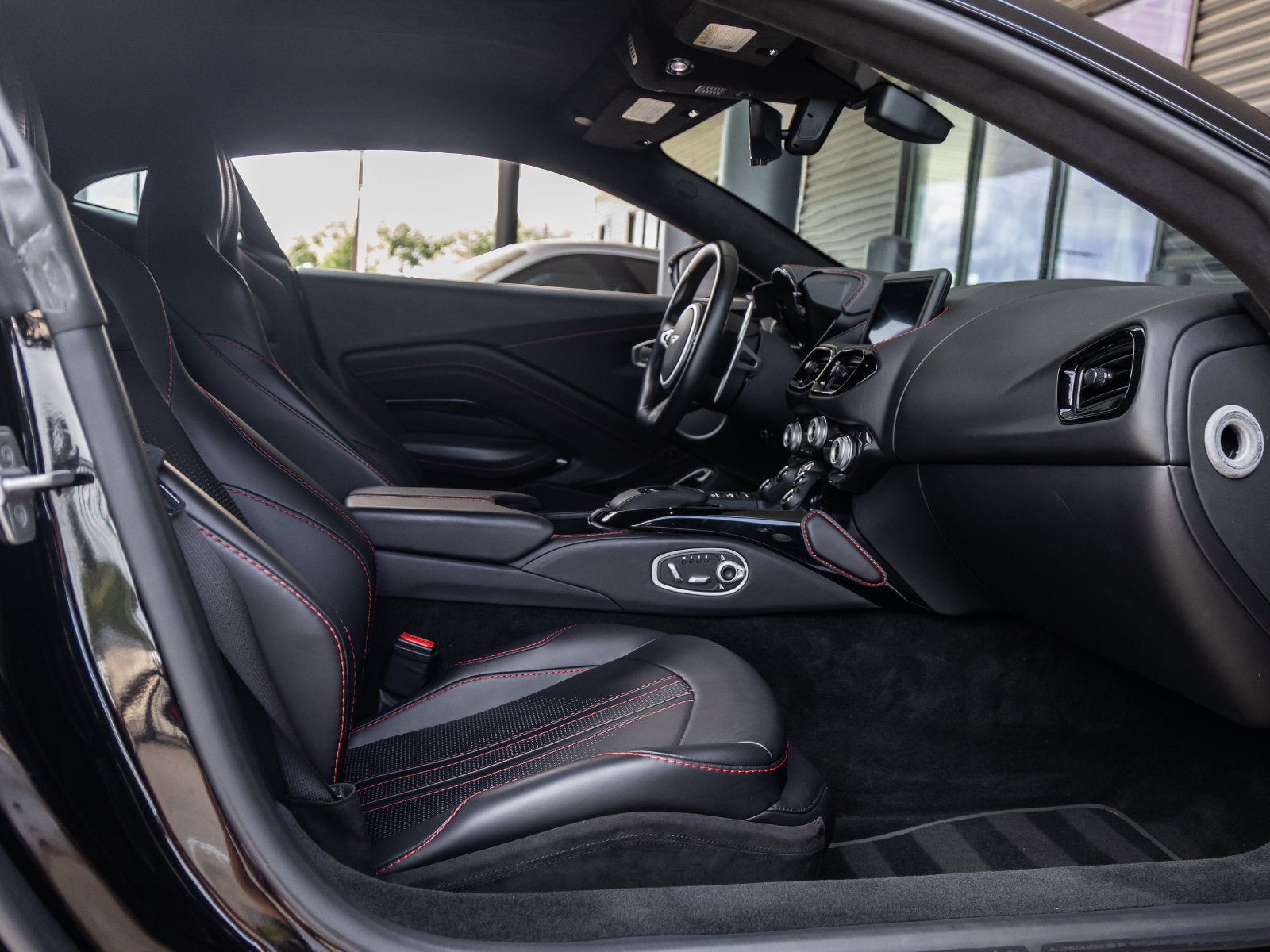 2023 Aston Martin Vantage Base