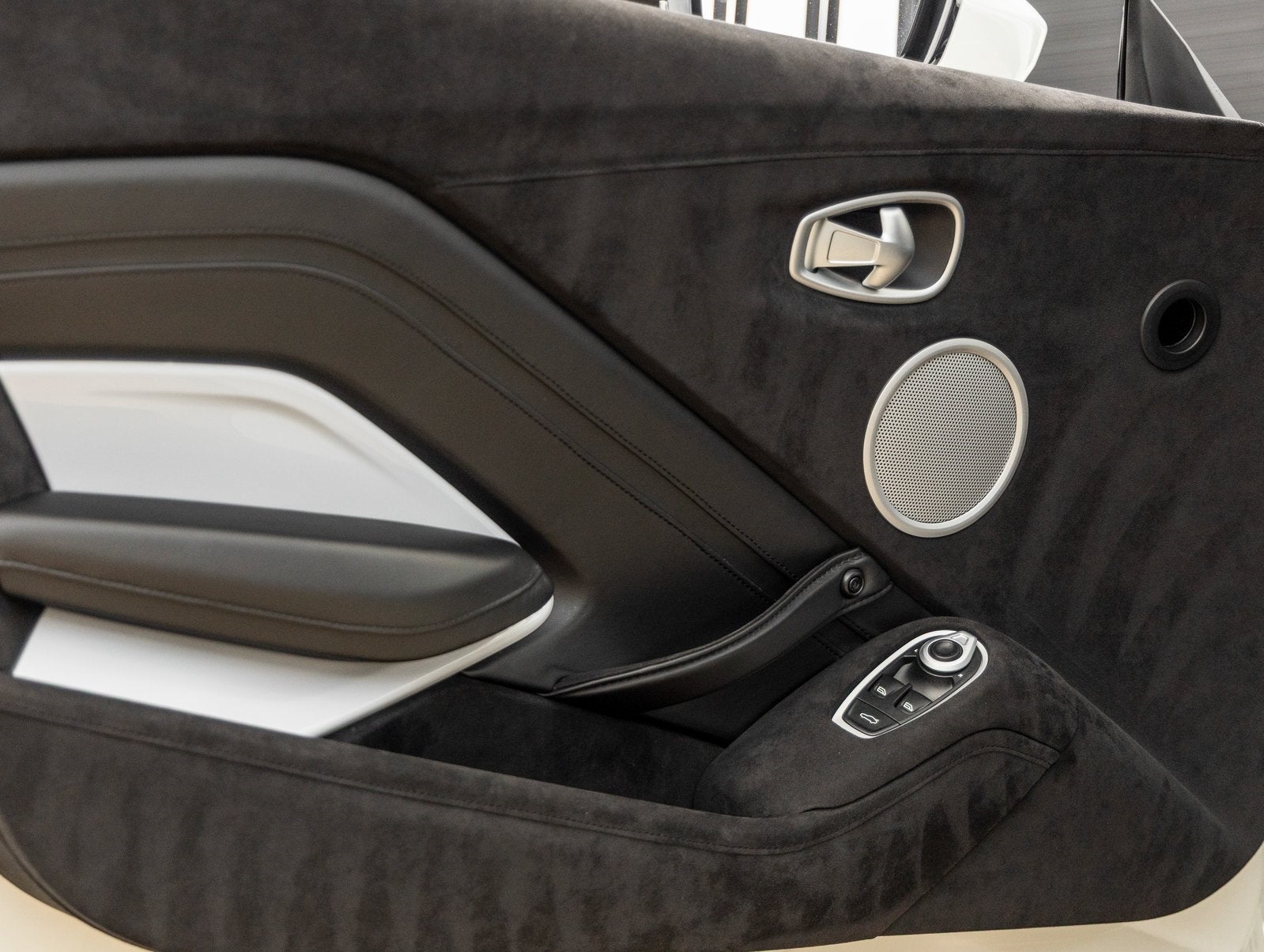 2019 Aston Martin Vantage Base