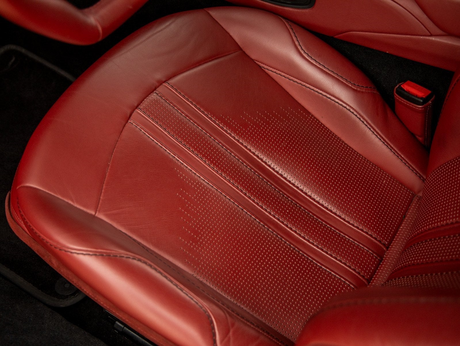 2020 Aston Martin Vantage Base