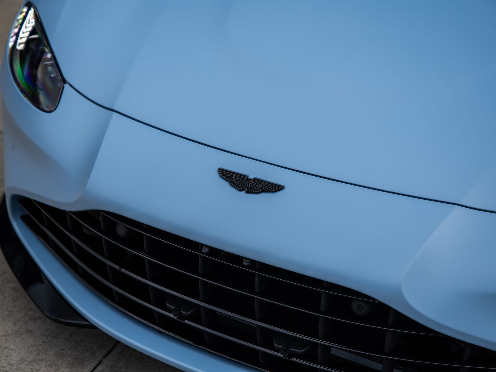 2022 Aston Martin Vantage Base