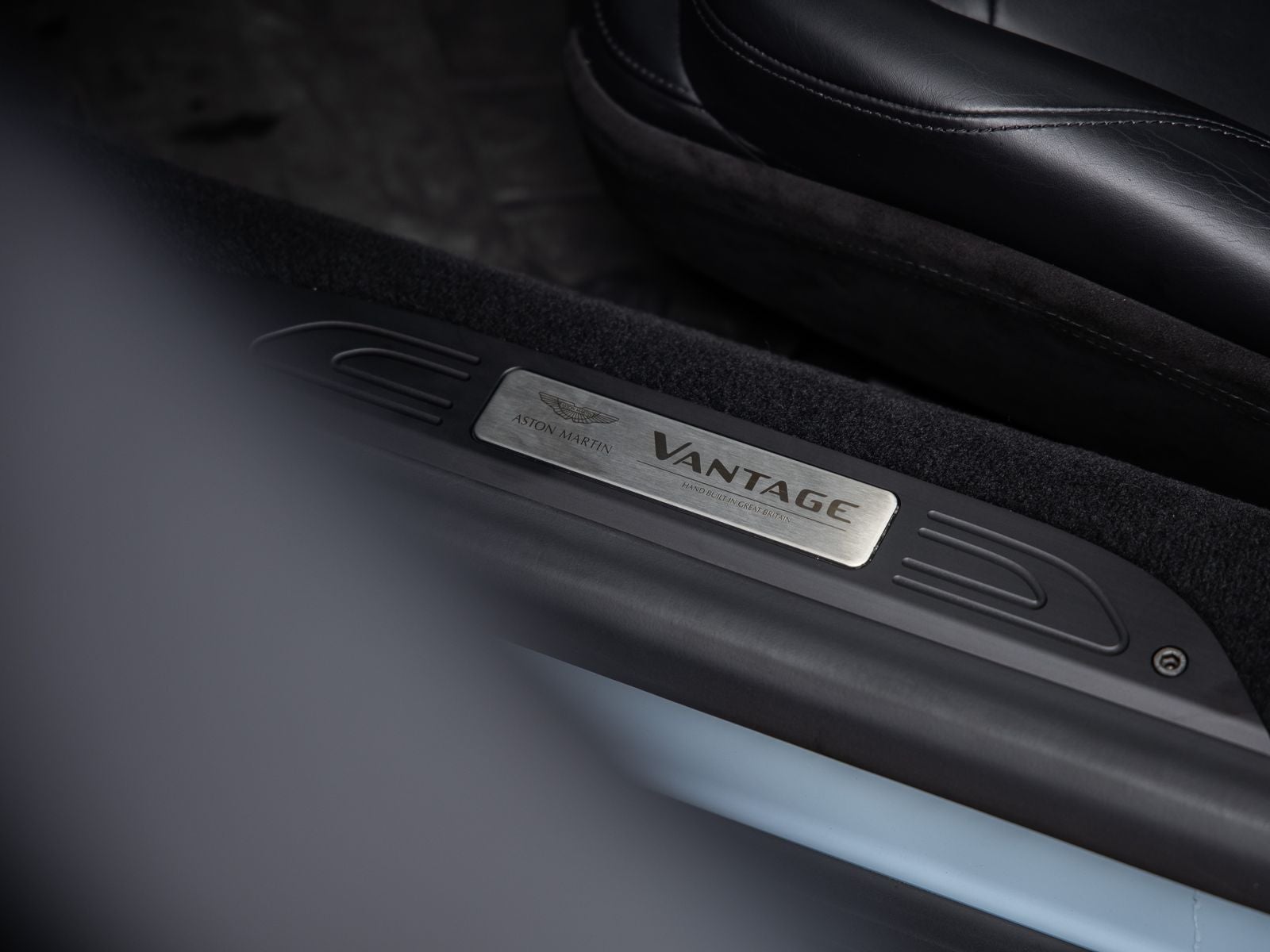 2022 Aston Martin Vantage Base