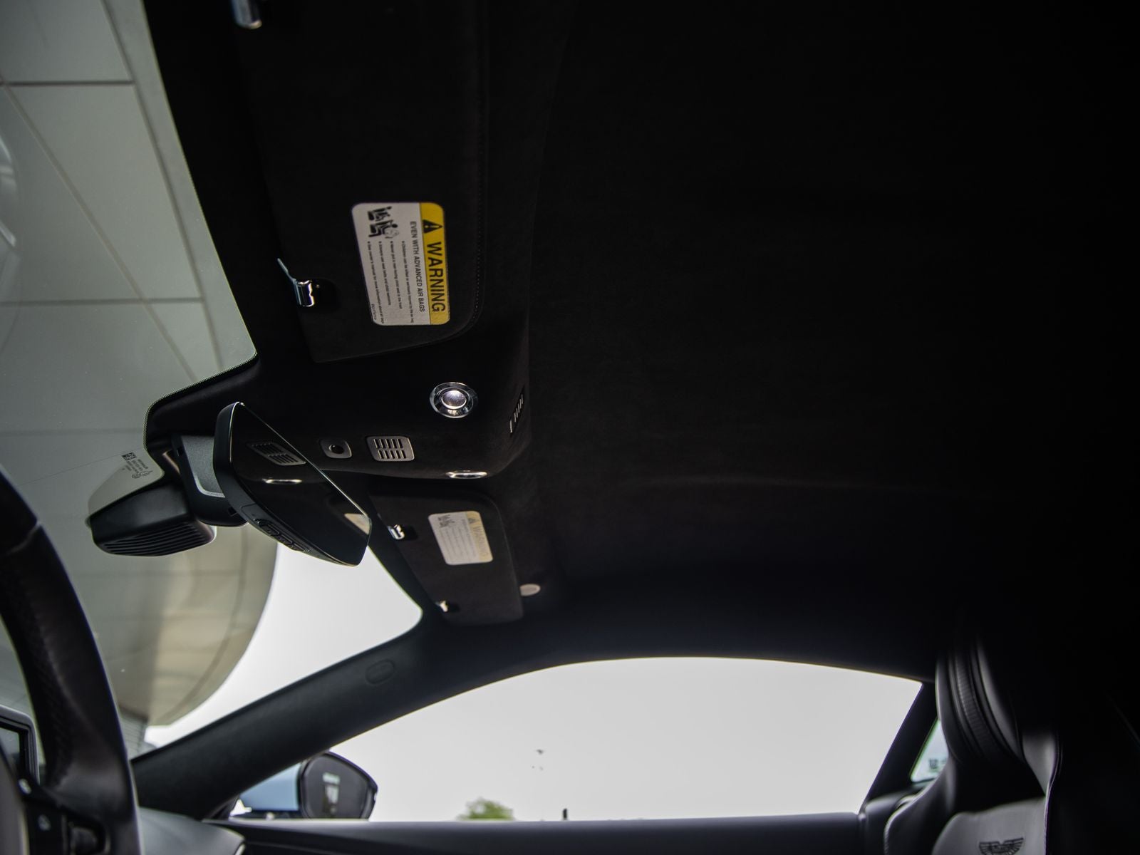 2022 Aston Martin Vantage Base