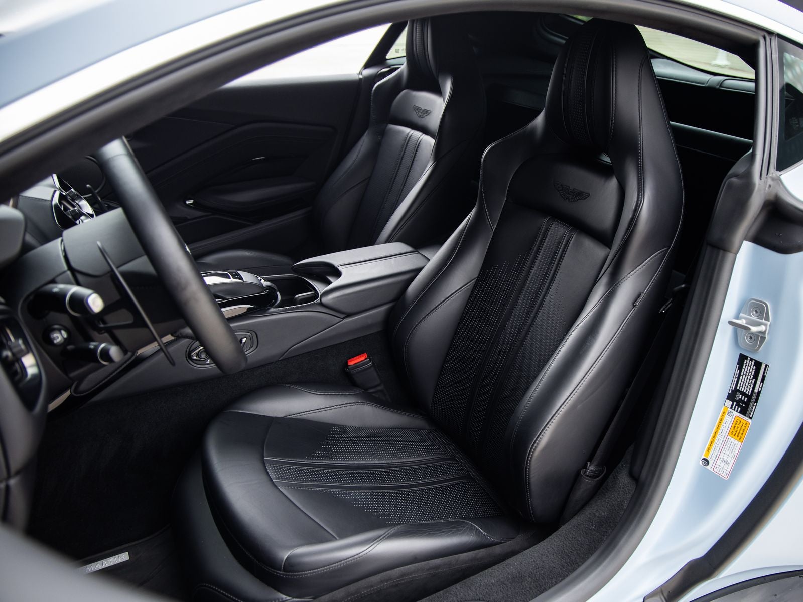 2022 Aston Martin Vantage Base