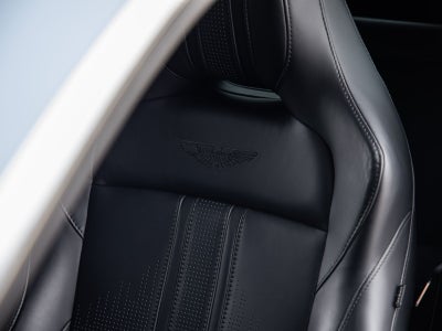 2022 Aston Martin Vantage Base