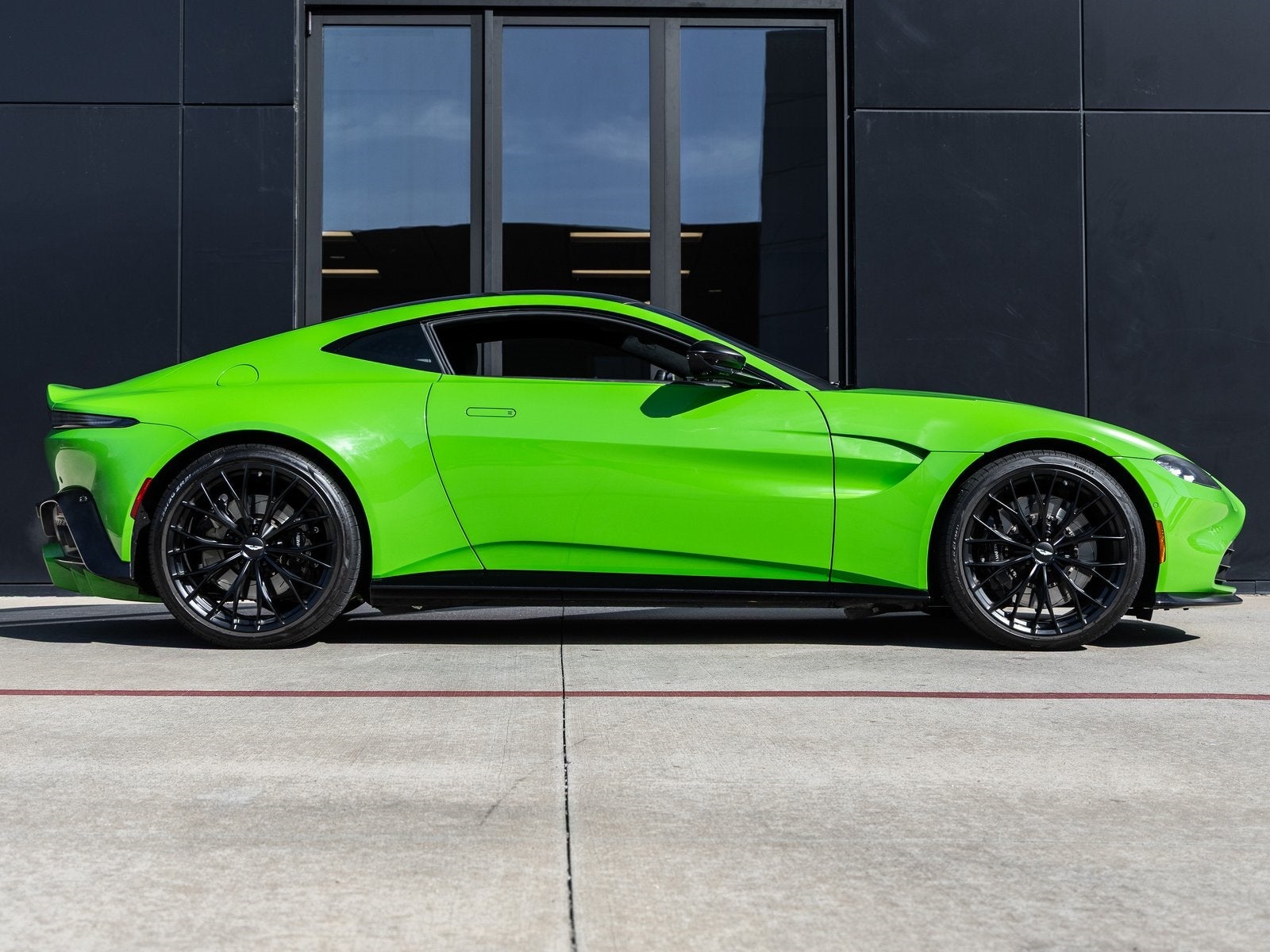 2022 Aston Martin Vantage Base