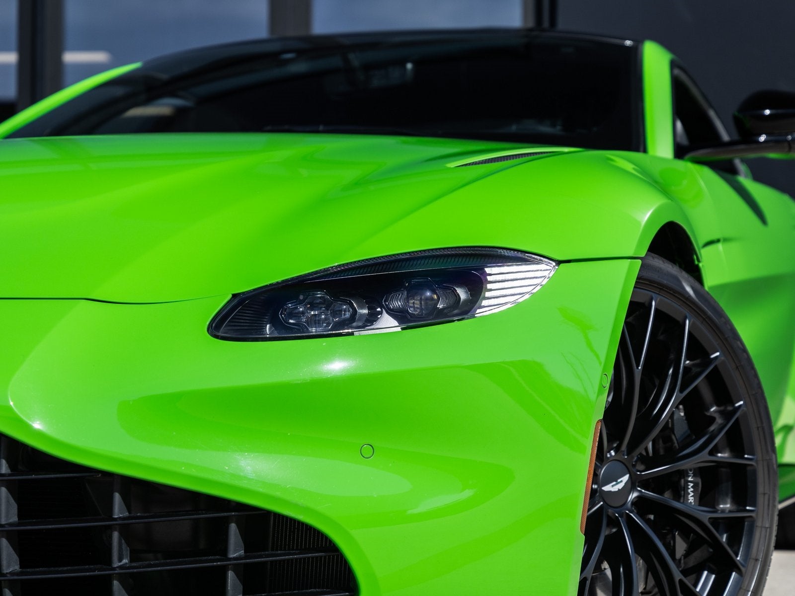 2022 Aston Martin Vantage Base