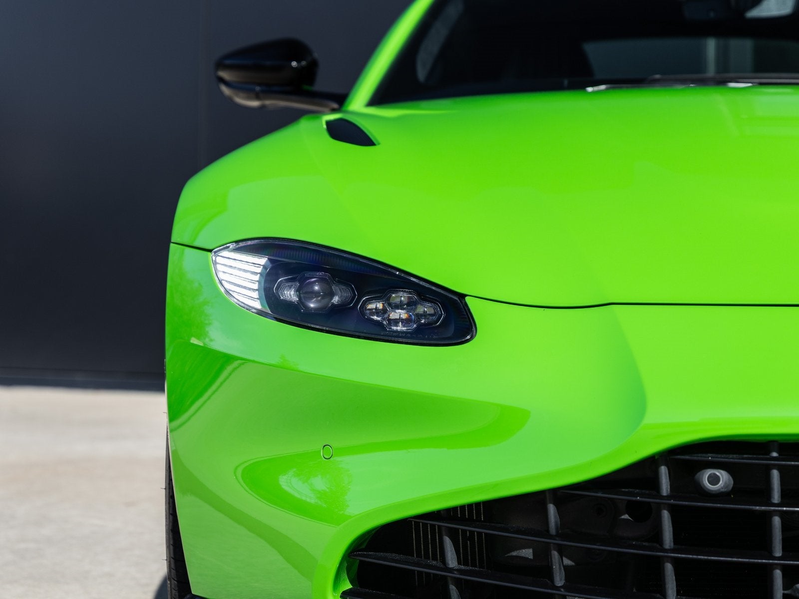 2022 Aston Martin Vantage Base