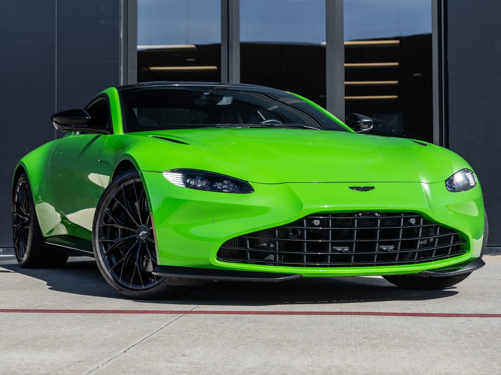 2022 Aston Martin Vantage Base