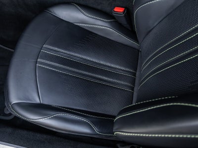 2022 Aston Martin Vantage Base