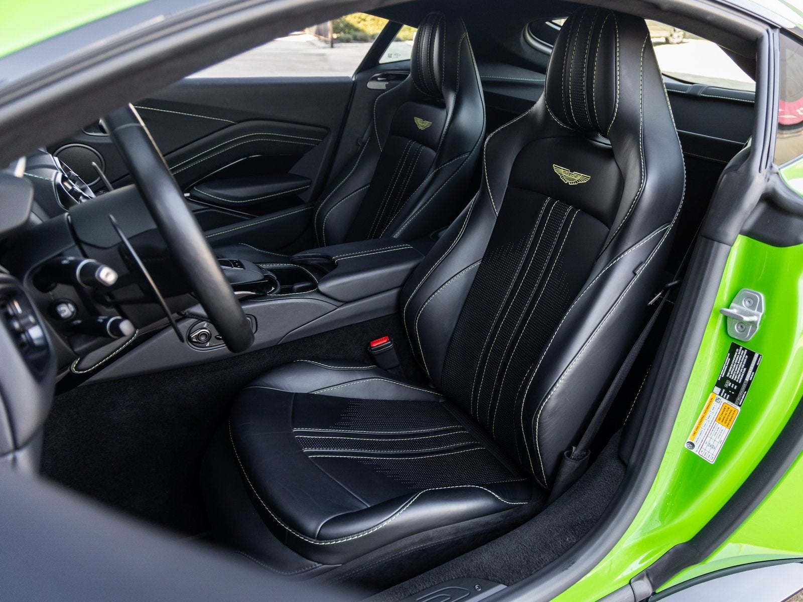 2022 Aston Martin Vantage Base