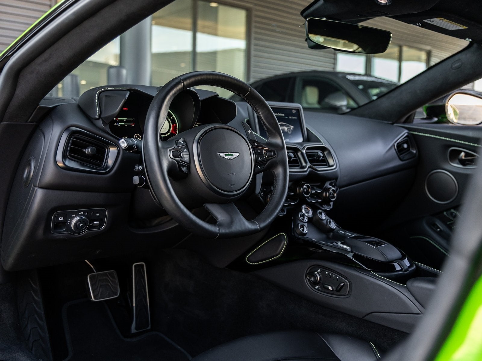 2022 Aston Martin Vantage Base