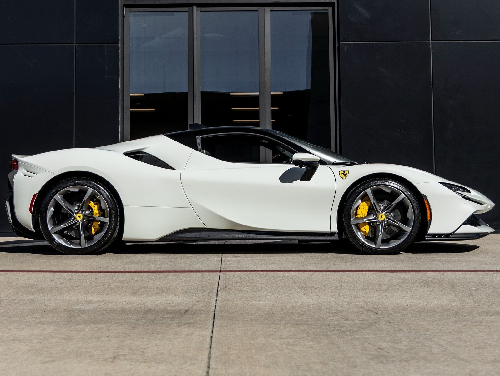 2023 Ferrari SF90 Stradale Base