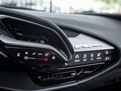 2023 Ferrari SF90 Stradale Base