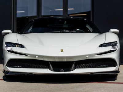 2023 Ferrari SF90 Stradale Base