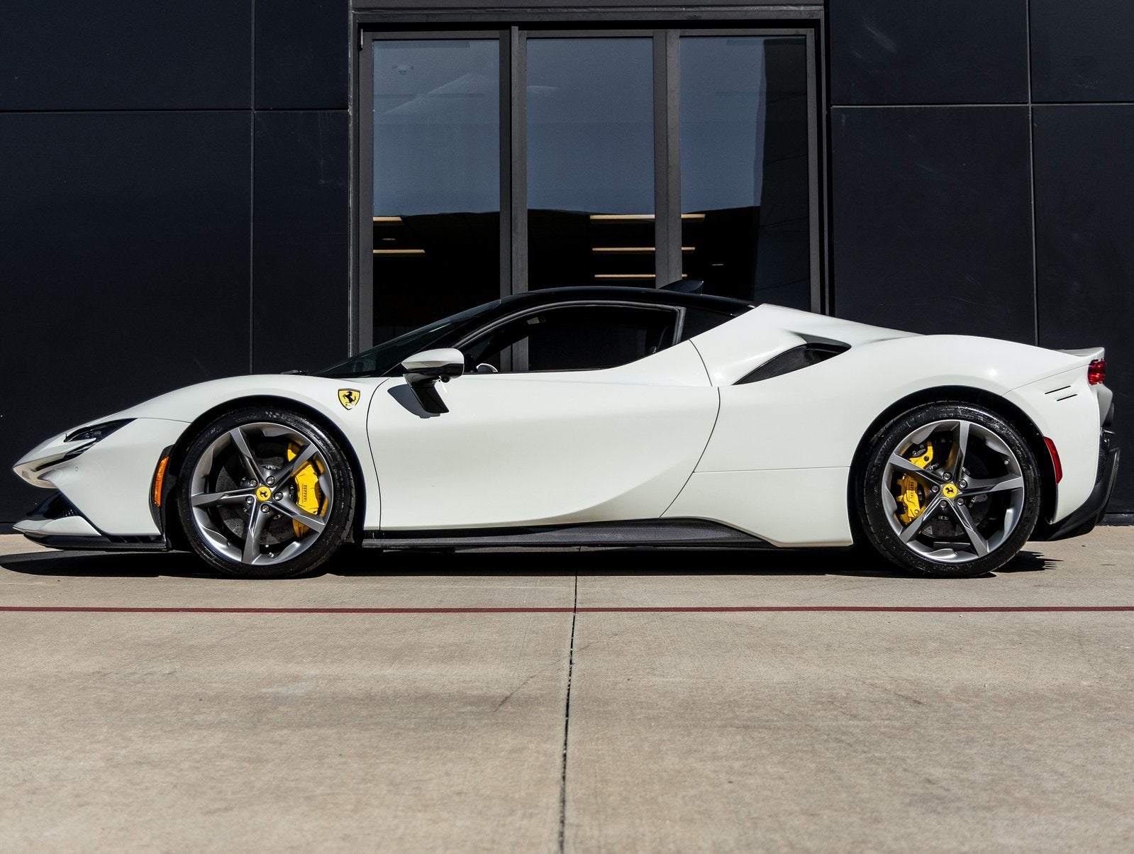 2023 Ferrari SF90 Stradale Base