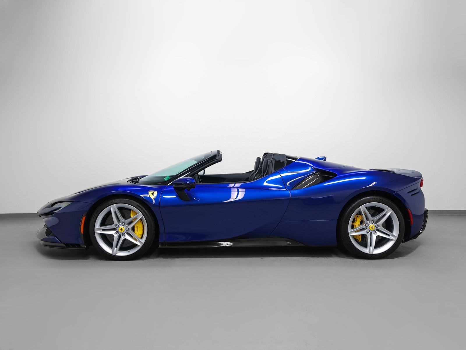 2022 Ferrari SF90 Spider Base