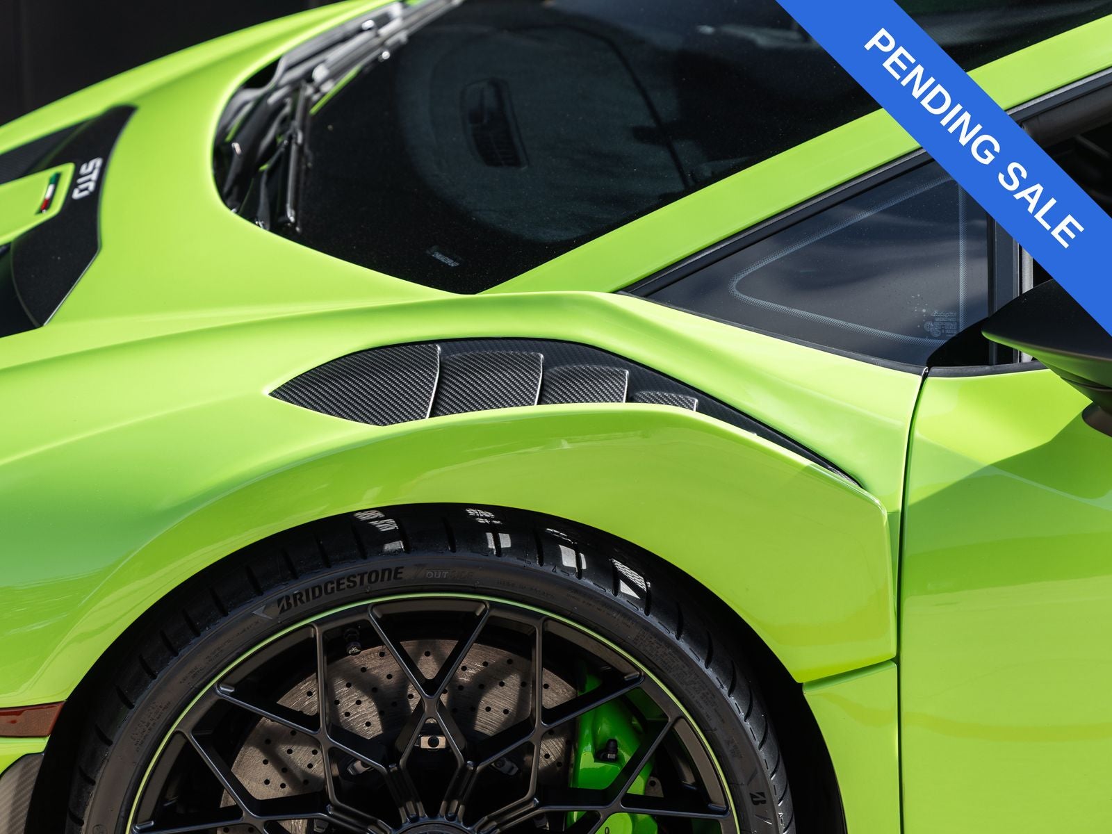 2023 Lamborghini Huracan STO Base