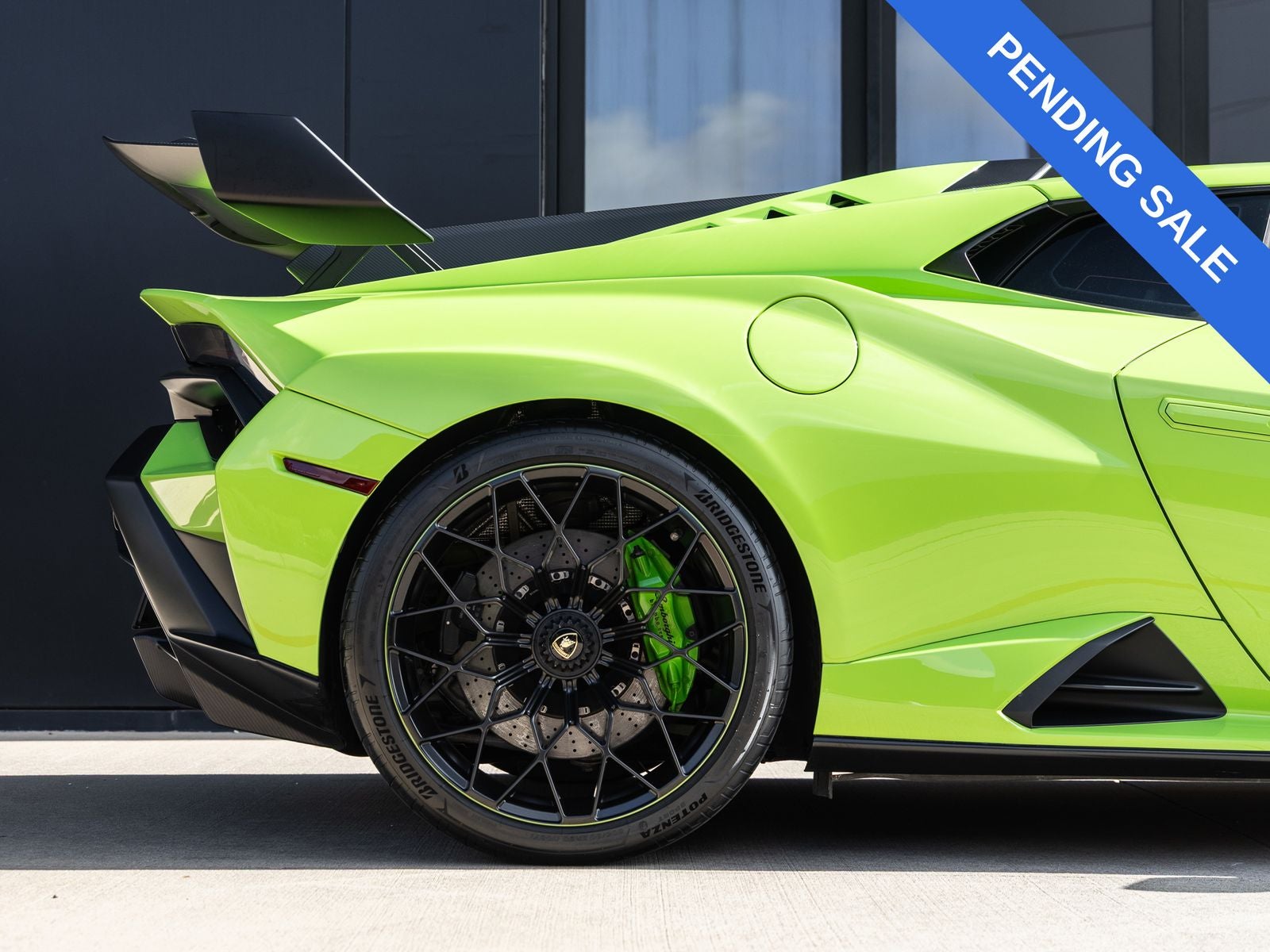 2023 Lamborghini Huracan STO Base
