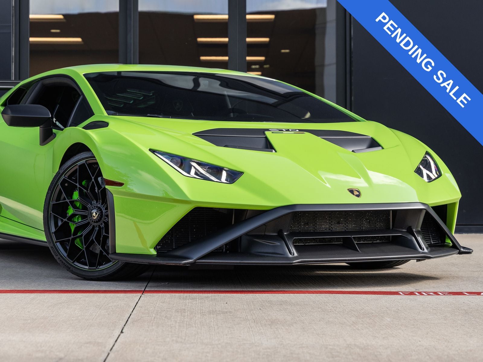 2023 Lamborghini Huracan STO Base